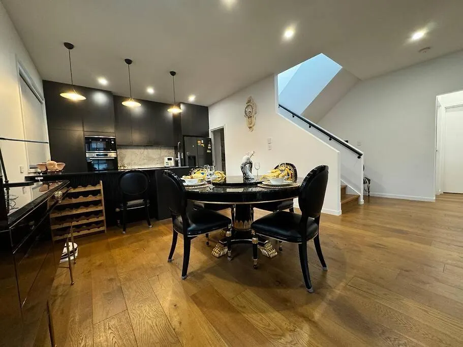 Holiday home Sharehouse 2Bedroom-Retreat At Bardon Brisbane